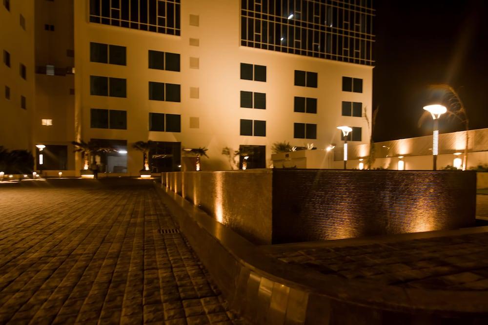 Lemon Tree Hotel, Sector 60, Gurugram Gurgaon Buitenkant foto