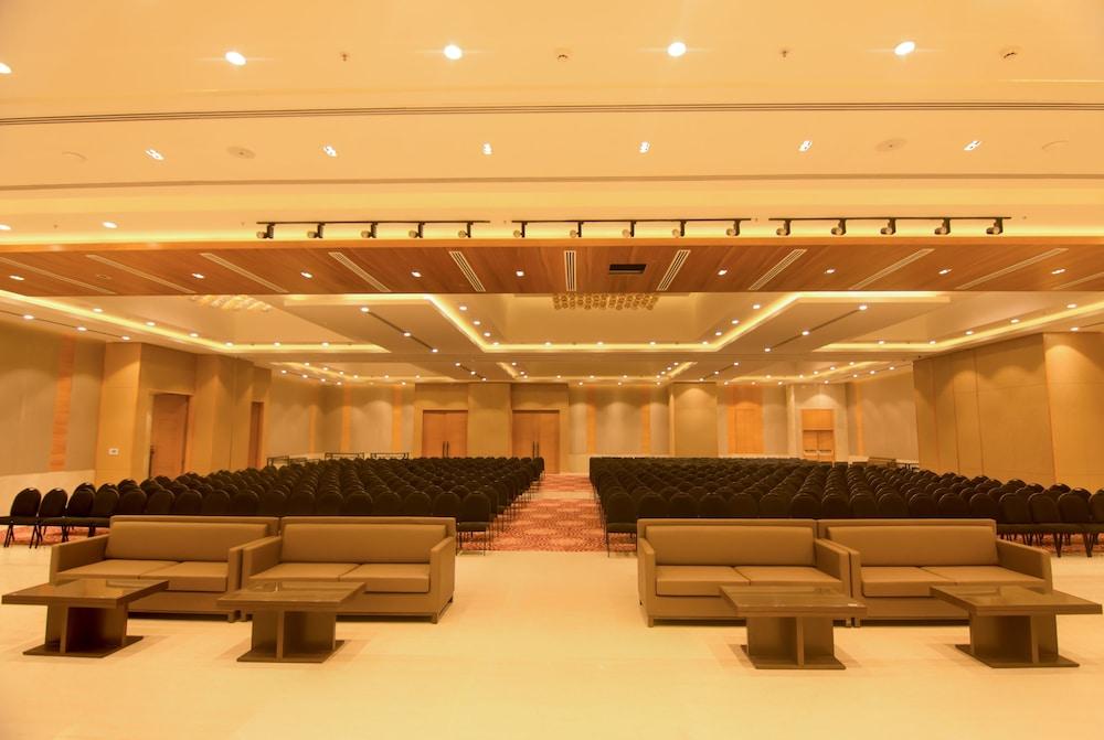 Lemon Tree Hotel, Sector 60, Gurugram Gurgaon Buitenkant foto