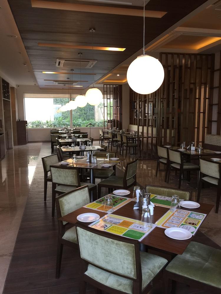 Lemon Tree Hotel, Sector 60, Gurugram Gurgaon Buitenkant foto