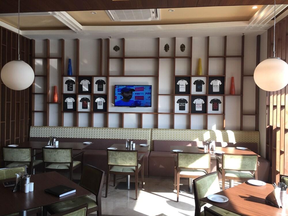 Lemon Tree Hotel, Sector 60, Gurugram Gurgaon Buitenkant foto