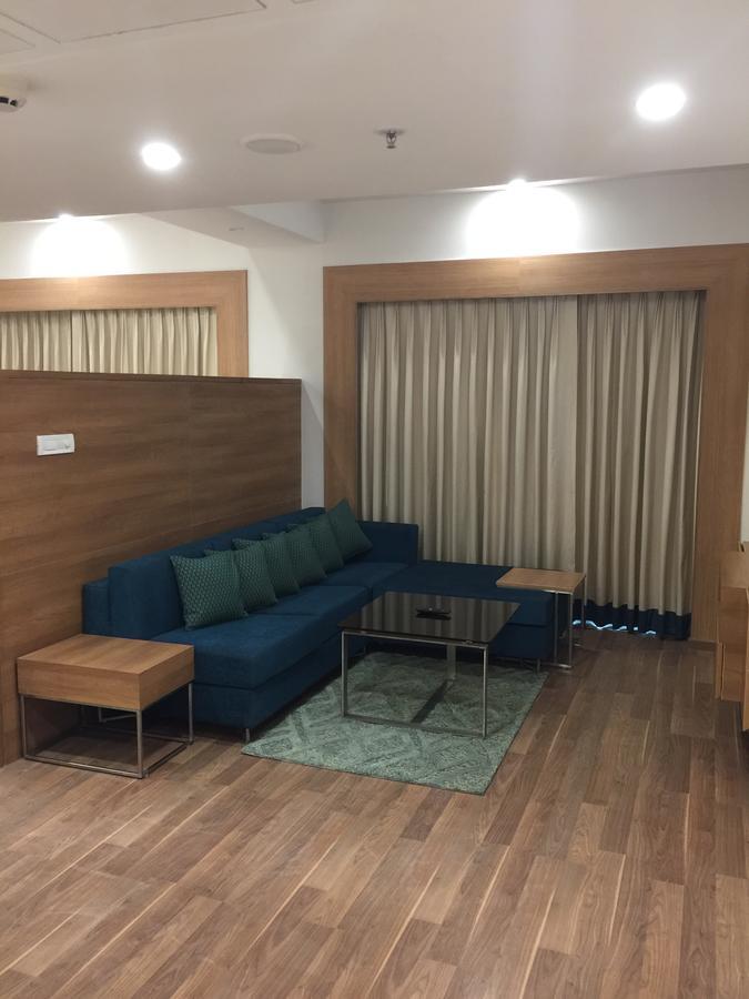 Lemon Tree Hotel, Sector 60, Gurugram Gurgaon Buitenkant foto