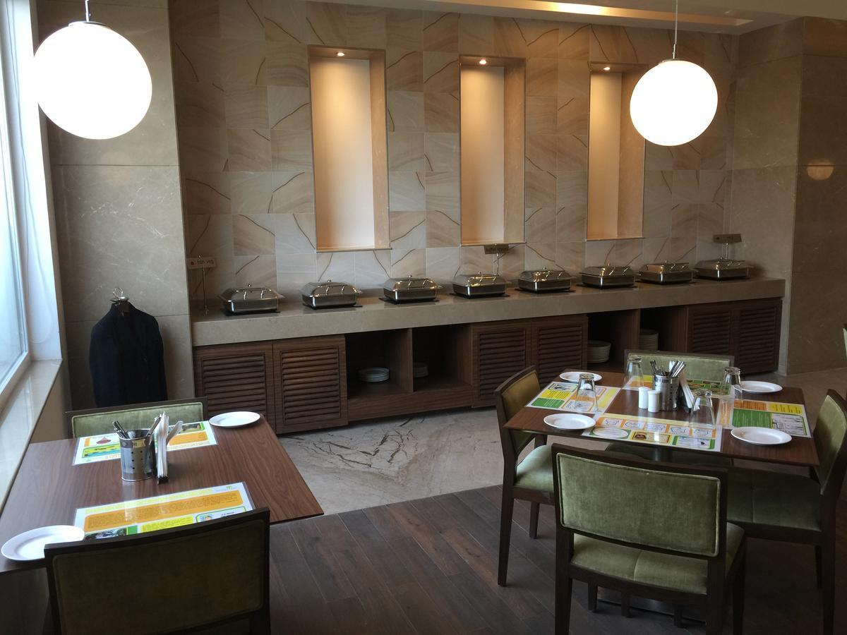 Lemon Tree Hotel, Sector 60, Gurugram Gurgaon Buitenkant foto