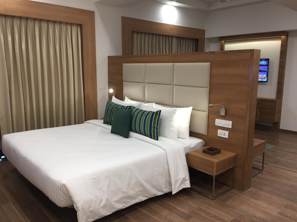 Lemon Tree Hotel, Sector 60, Gurugram Gurgaon Buitenkant foto