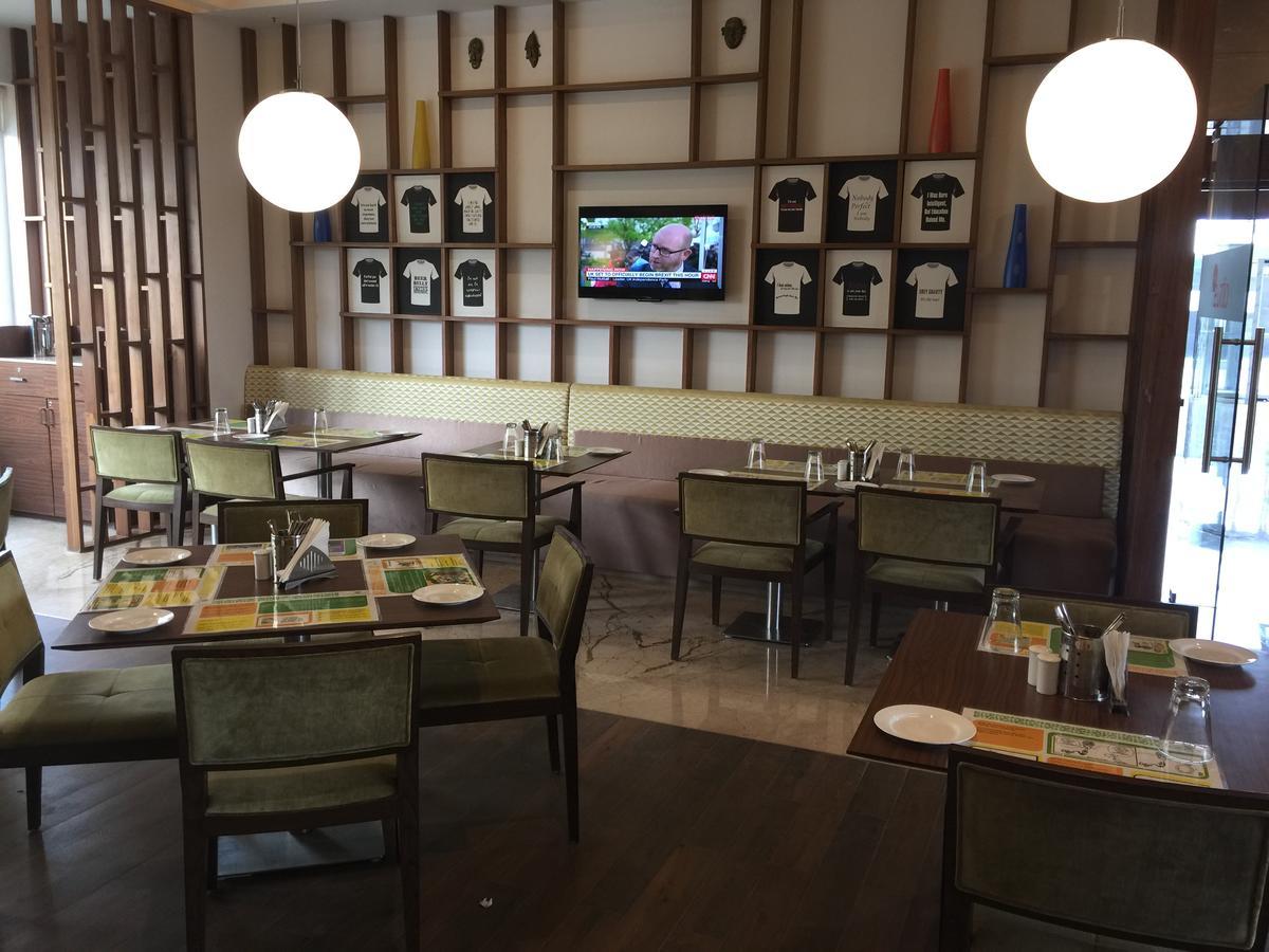 Lemon Tree Hotel, Sector 60, Gurugram Gurgaon Buitenkant foto